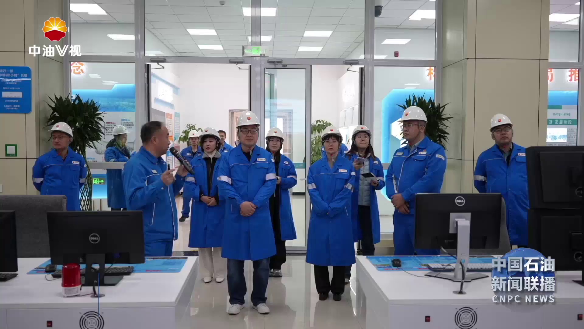 甘肃日报社主题采访团走进兰州石化