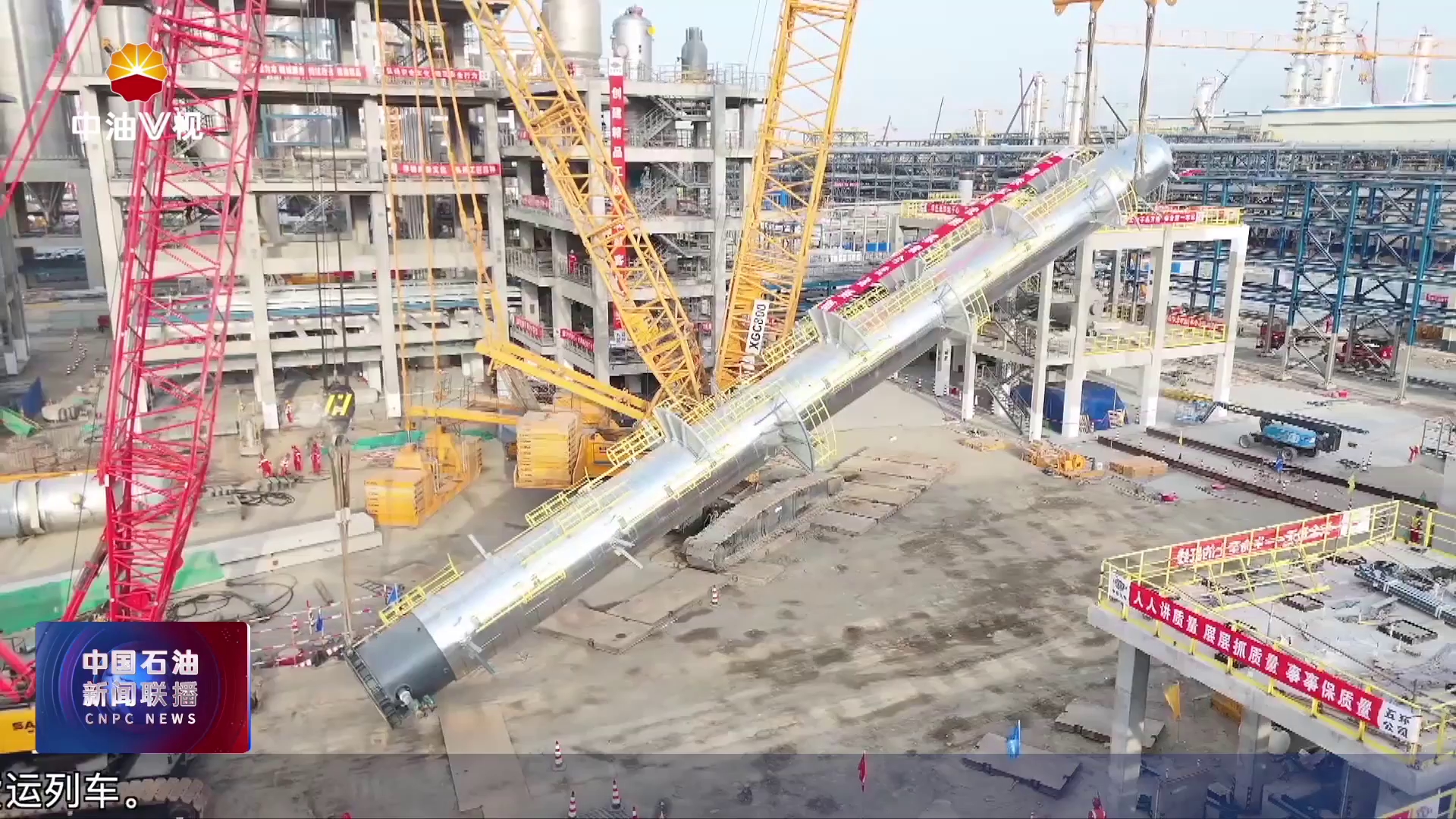 塔里木二期乙烯项目化肥装置尿素合成塔提前10天吊装就位